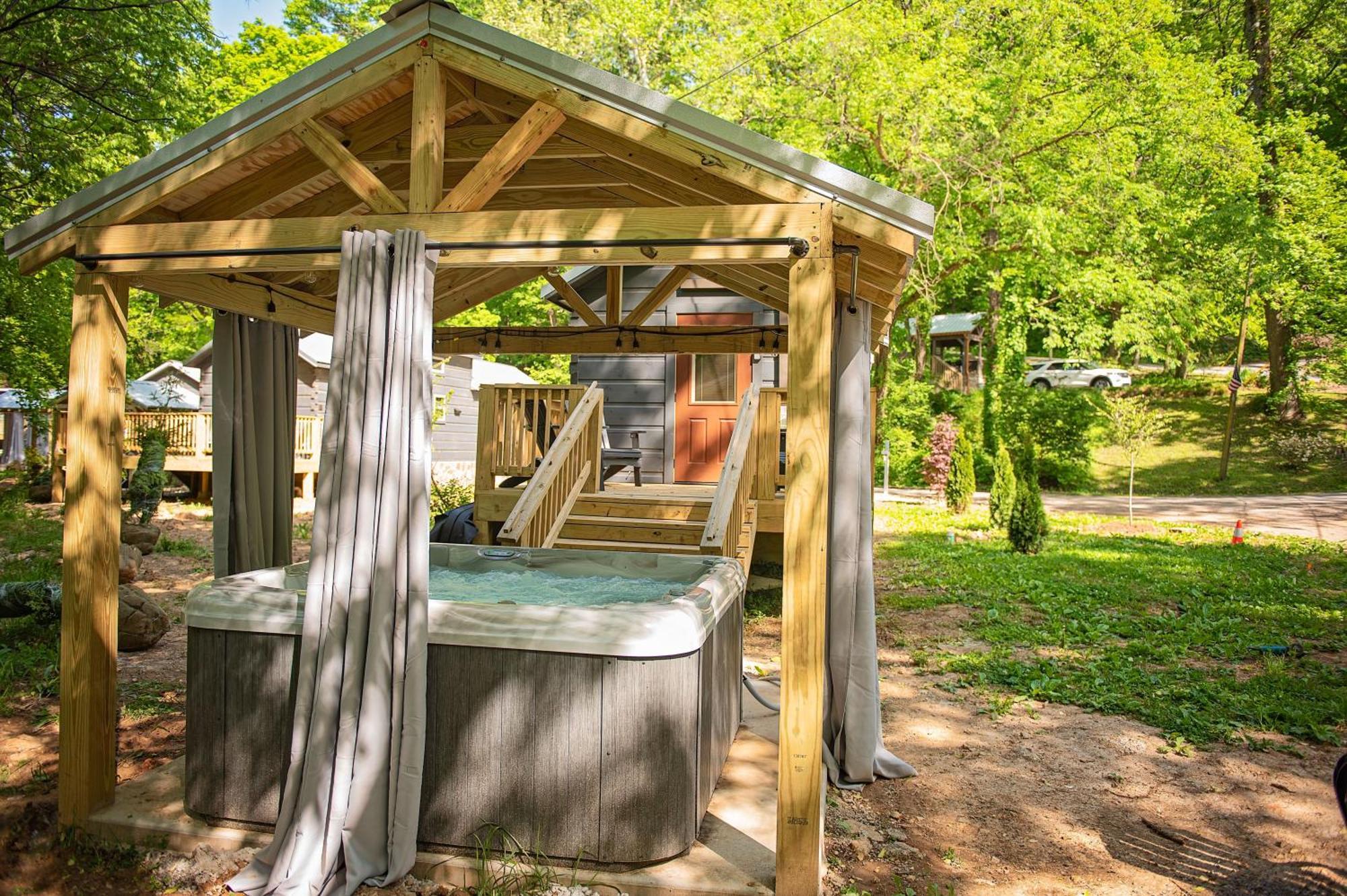 Meg Cabin Tiny Rustic Comfort On Lookout Mtn تشاتانوغا المظهر الخارجي الصورة